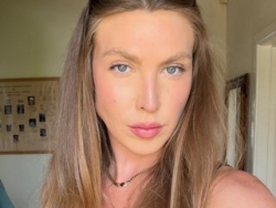 SloaneStone´s XXX Webcam: Fun, flirty and a little addictive. Expect good conversation, playful teasing and genuine chemistry. I love making every show feel personal, relaxed and exciting -- come for the long legs, stay for the connection. Check SloaneStone´s Real-Time Streaming Adult Shows