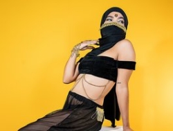 Watch allyson-nahid´s Live Show on BongaCams