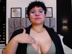 Watch curly_cam_queen´s Live Show on Chaturbate