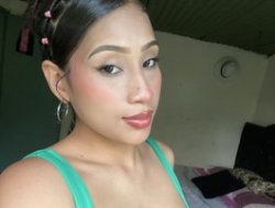 Watch YesyHills´s Live Show on BongaCams