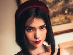 Watch ElleDiane´s Live Show on BongaCams