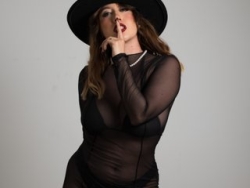 LisaKiim is Live on ItsLive: I love long, deep conversations, I'm very spoiled and my pussy even more so, I like being pampered by step-daddy, although sometimes I like to dominate and have them do what I ask. Watch LisaKiim´s Live Show on ItsLive