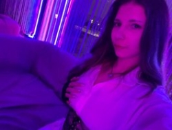 Watch CherriNavarette´s Live Show on BongaCams