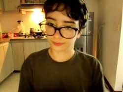 Watch petitee_lunna´s Live Show on Chaturbate