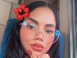 Watch cyndicranforsquirt´s Live Show on BongaCams