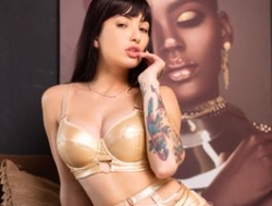 Watch Miss-Brazil´s Live Show on BongaCams