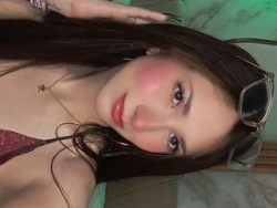 Watch coraal_sky´s Live Show on ItsLive