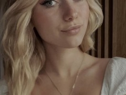 Watch LuciaGlow´s Livestream and Chat