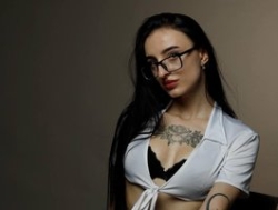 Watch EmilyyMoon´s Live Show on BongaCams