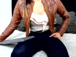 Watch merlinaadams_´s Live Show on Chaturbate