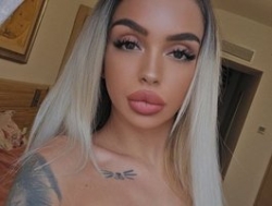 Watch AprilHadid´s Live Show on BongaCams