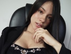Watch Charlotte-1´s Live Show on BongaCams
