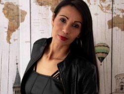 Watch Laurafox´s Live Show on BongaCams