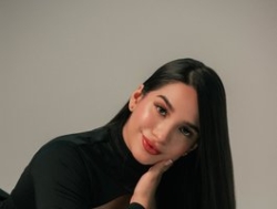 Watch lyrabellini´s Live Show on BongaCams