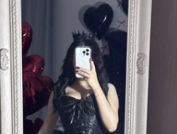 Watch sweety-kittyy´s Live Show on BongaCams