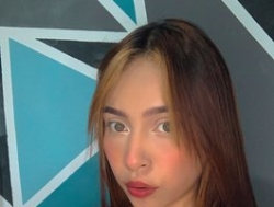 Watch evelin-33´s Live Show on BongaCams