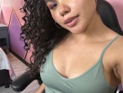 Watch Annie-Pleasure´s Live Show on BongaCams