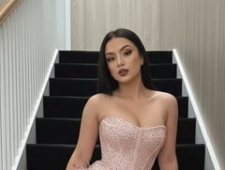 Watch ScarletMonroe´s Livestream and Chat