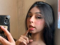 Watch Riley-Sweet´s Live Show on BongaCams