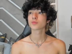 Watch elliotvolkov´s Live Show on Chaturbate